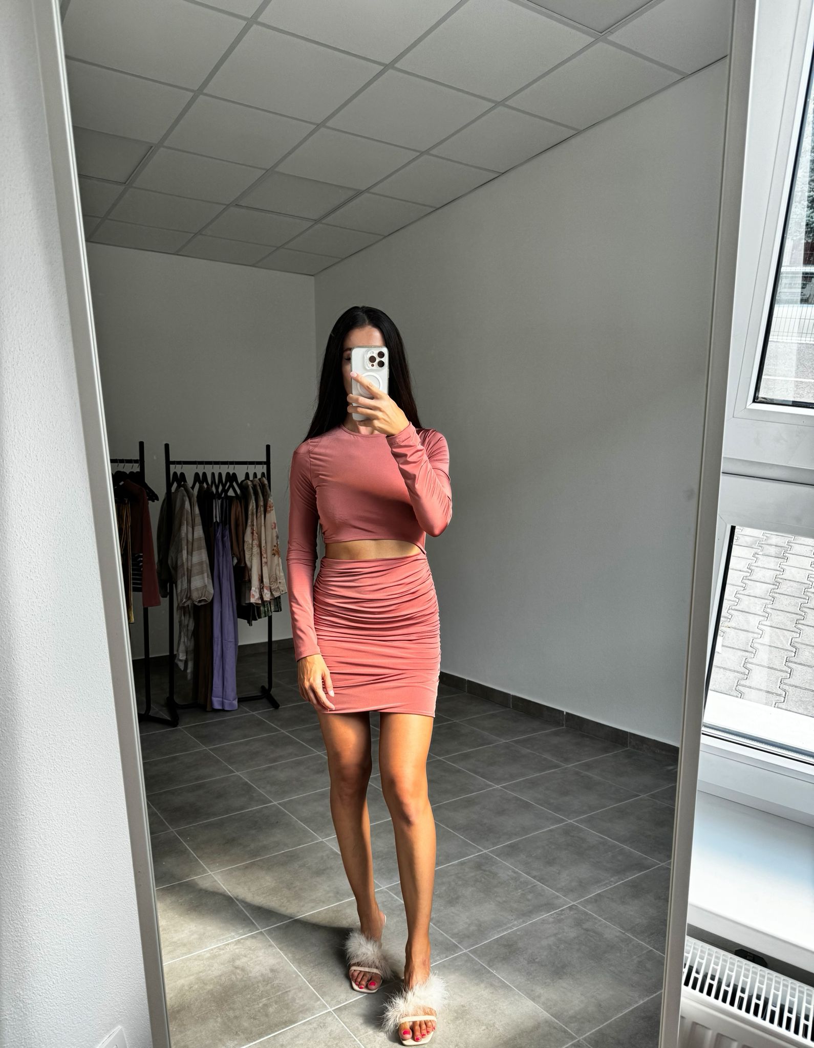 Mini šaty s bočným výstrihom | Selena