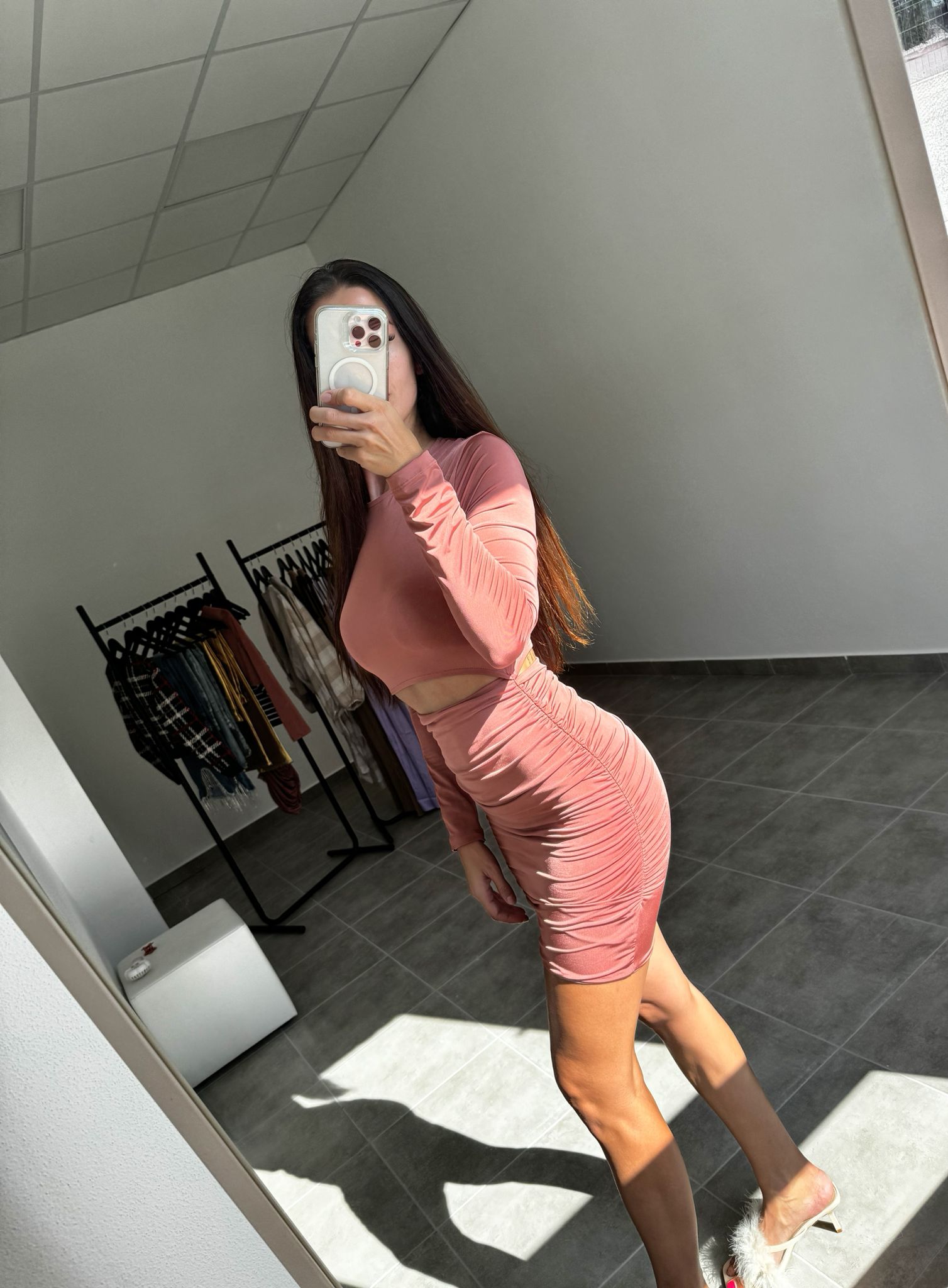 Mini šaty s bočným výstrihom | Selena