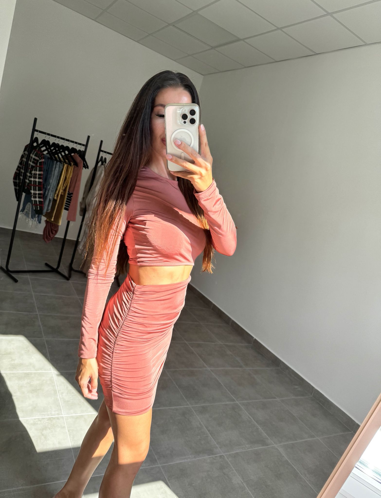 Mini šaty s bočným výstrihom | Selena