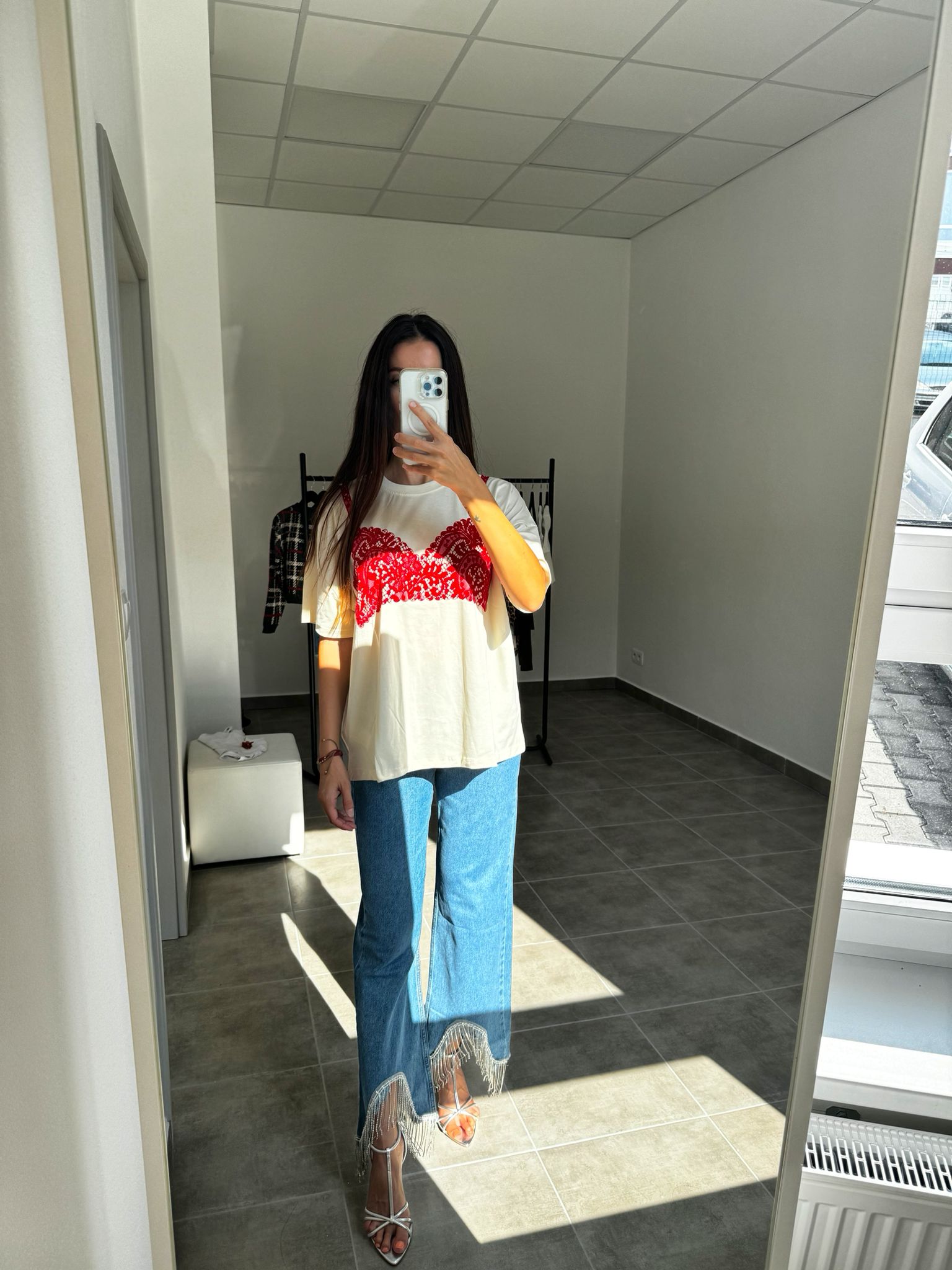 Oversized tričko s červenou zamatovou potlačou krémové | Ruby