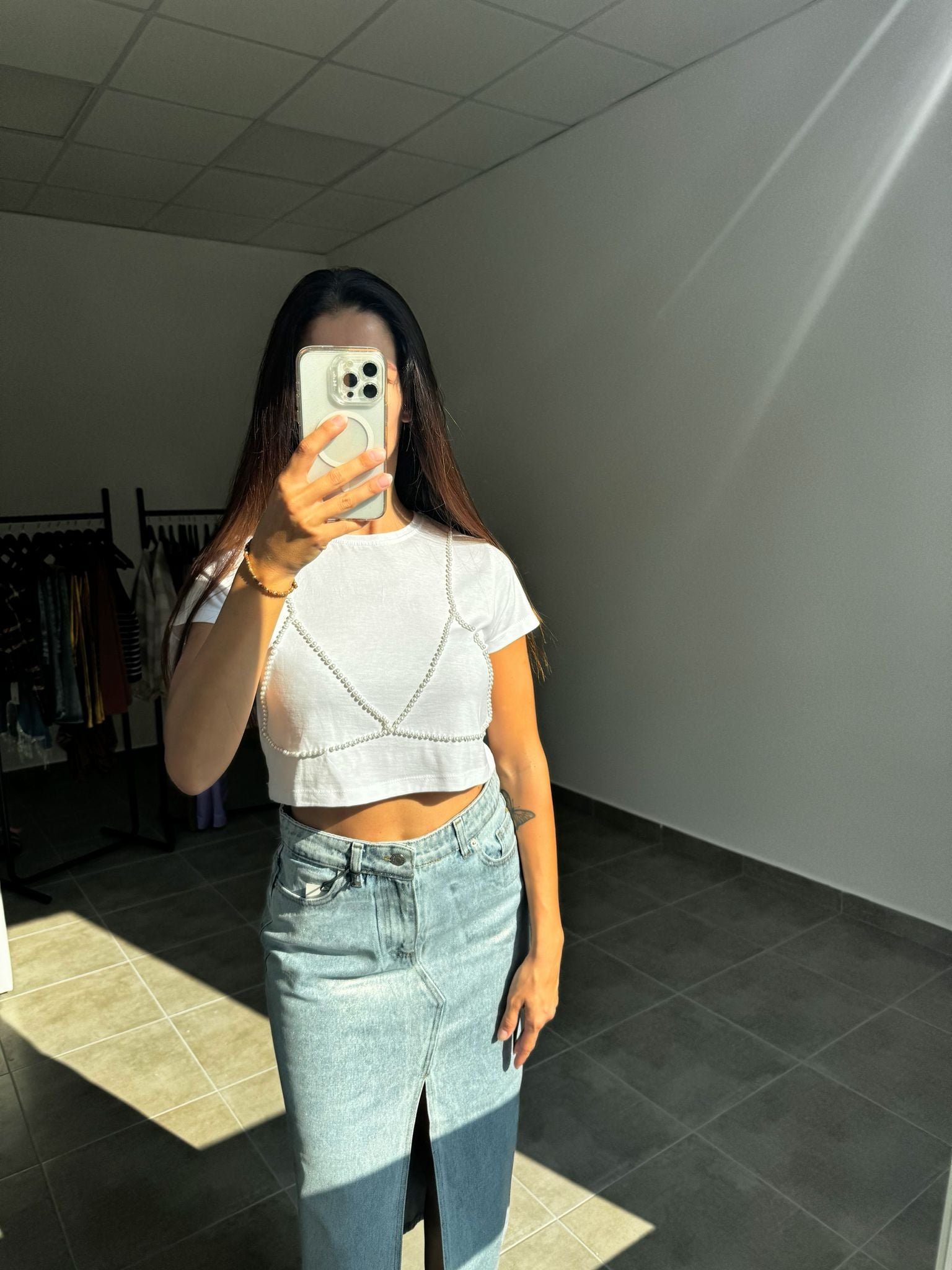 Bavlnený crop top s perlami biely | Pearla