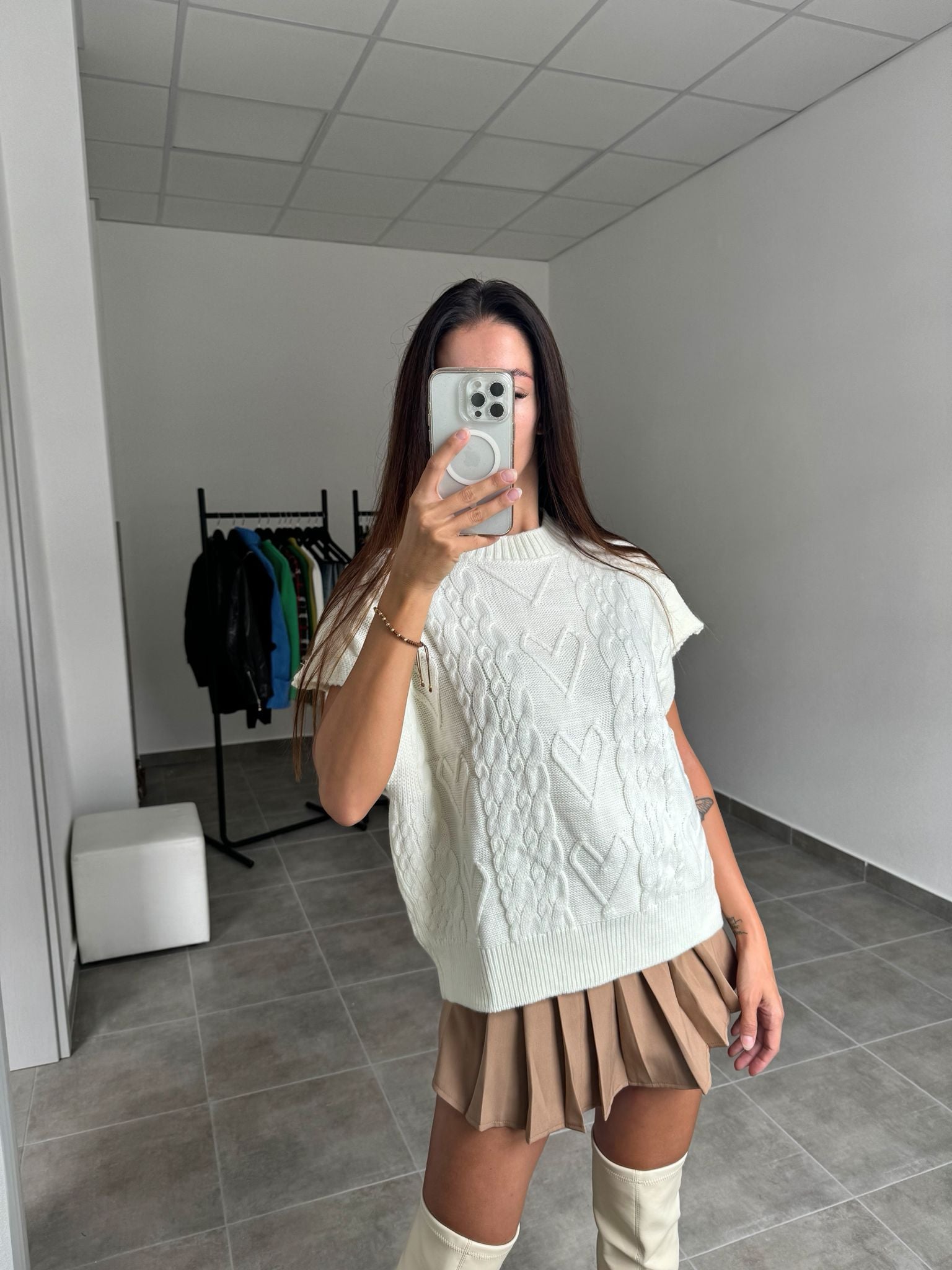 Biela pletená vesta s vrkočovým vzorom | Bianca