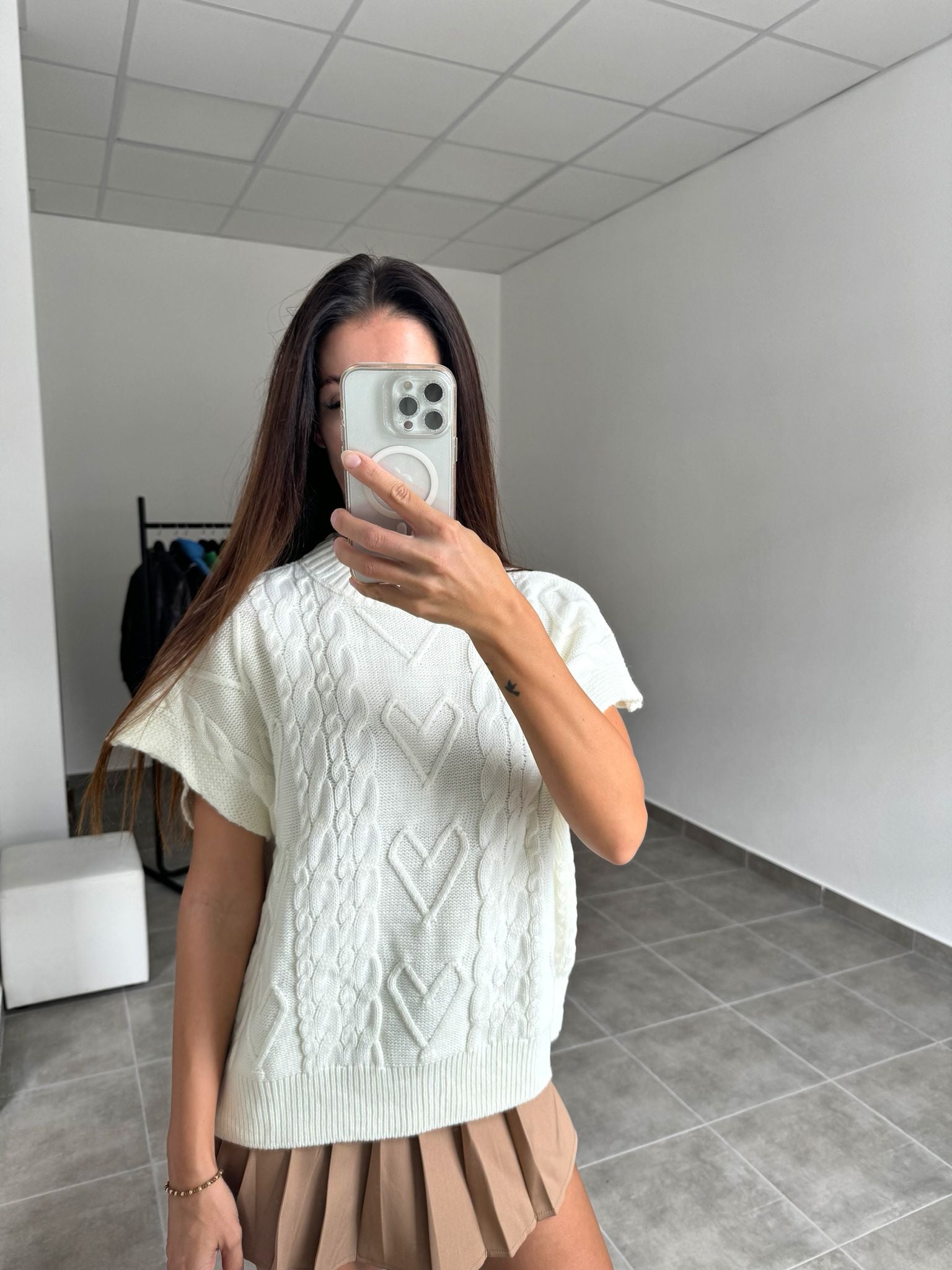 Biela pletená vesta s vrkočovým vzorom | Bianca