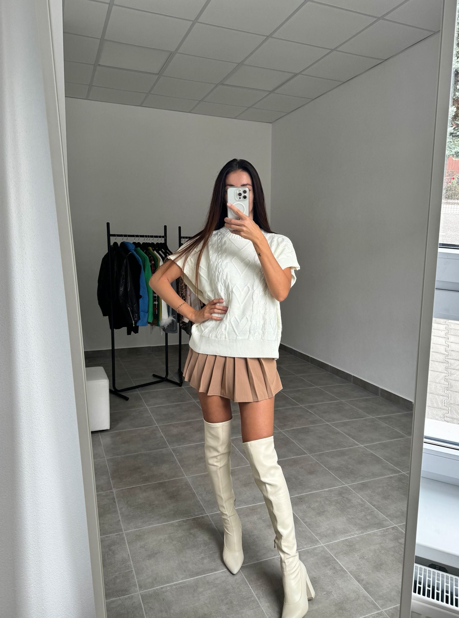 Biela pletená vesta s vrkočovým vzorom | Bianca