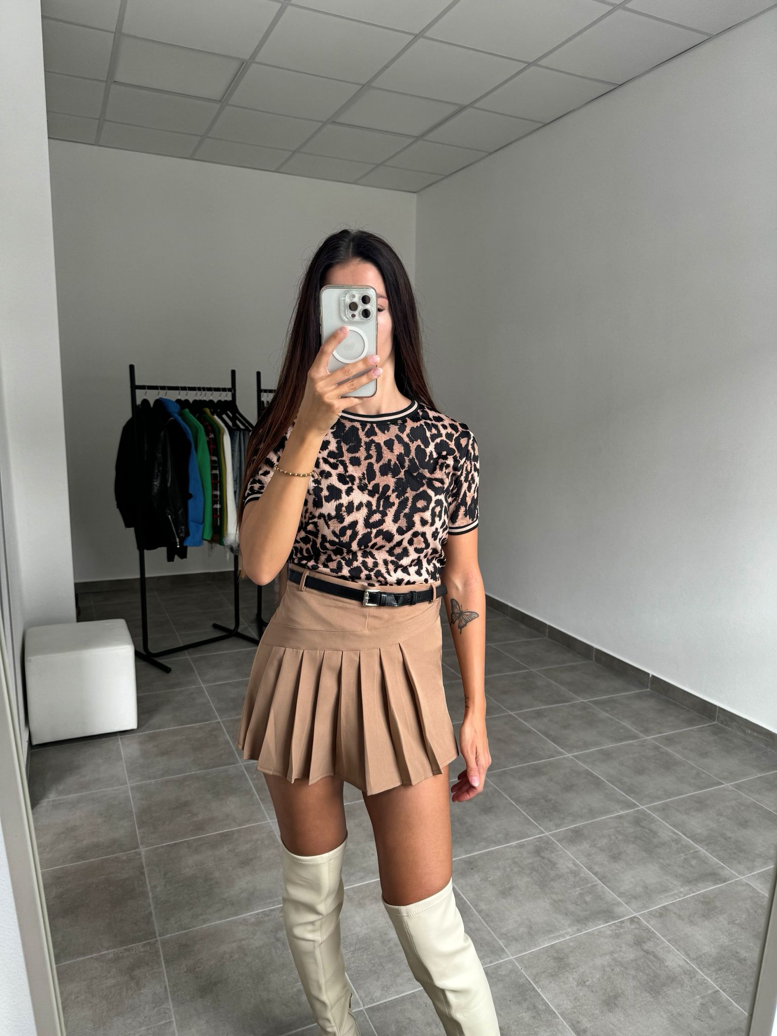 Béžový skort s opaskom (krátke nohavice) | Camelia