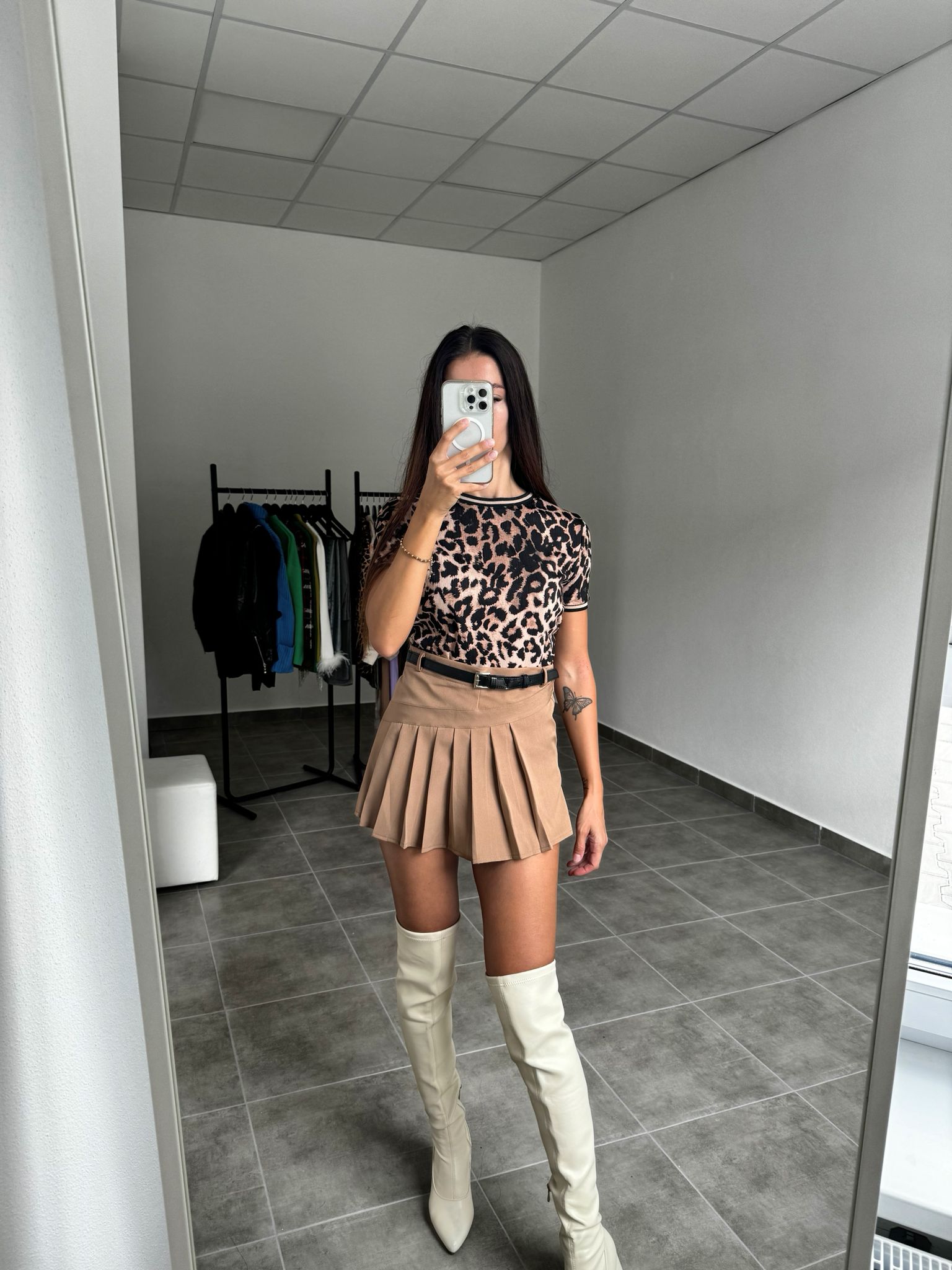 Béžový skort s opaskom (krátke nohavice) | Camelia