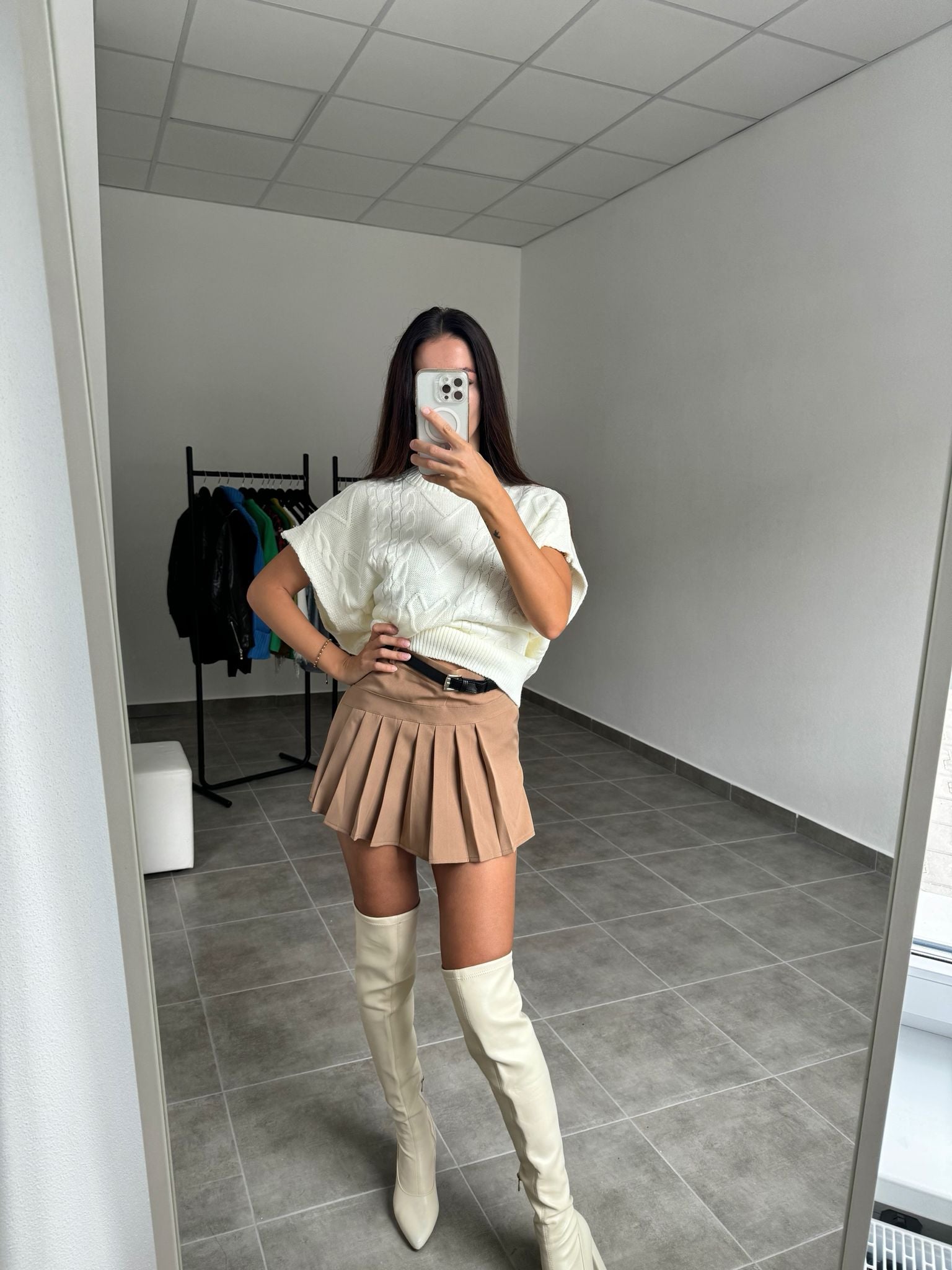 Béžový skort s opaskom (krátke nohavice) | Camelia