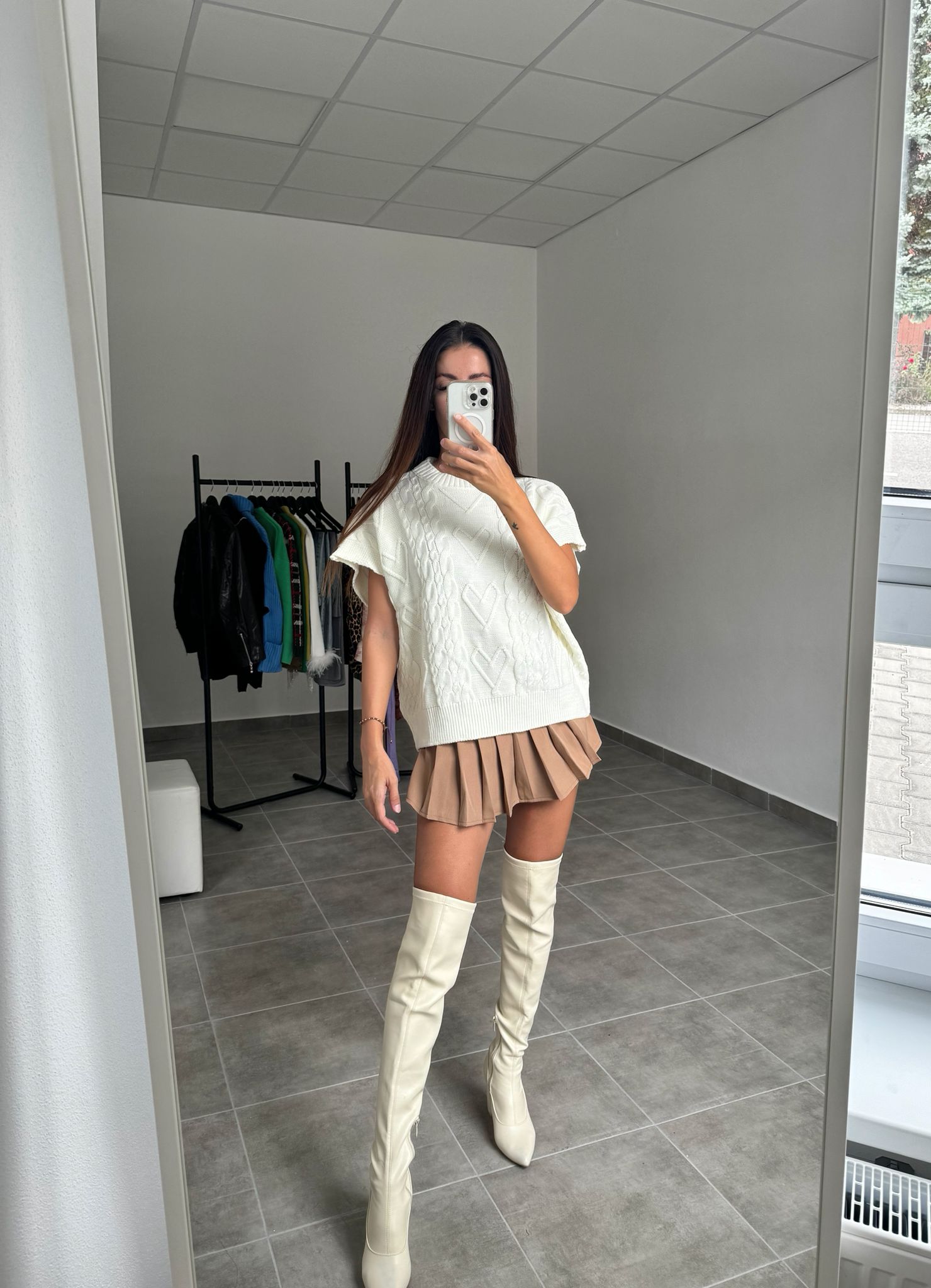 Béžový skort s opaskom (krátke nohavice) | Camelia