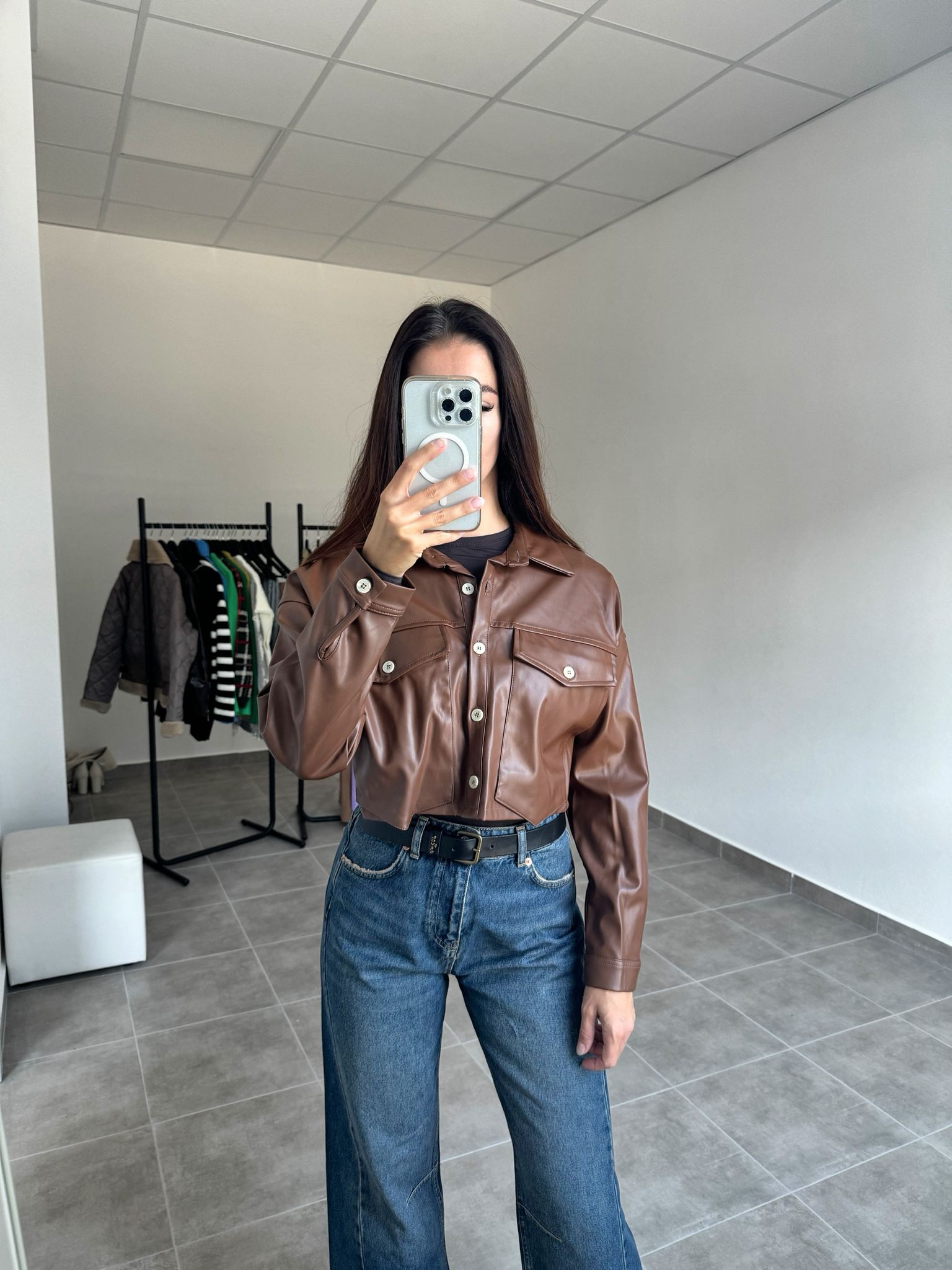 Koženková košeľa hnedá s vreckami | Cocoa