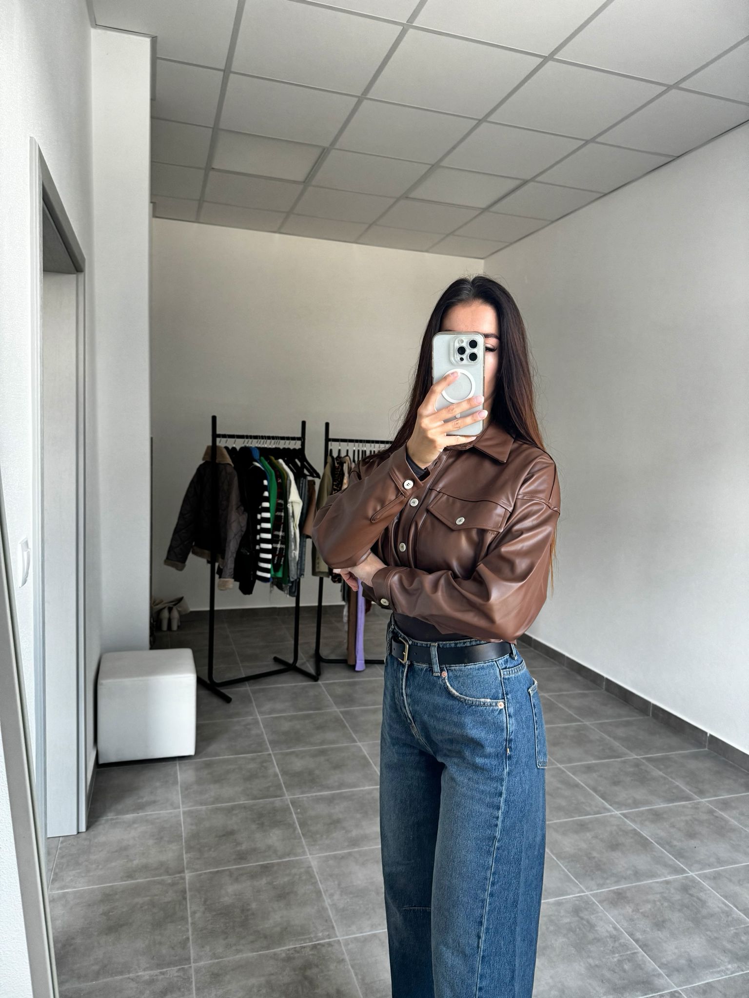 Koženková košeľa hnedá s vreckami | Cocoa