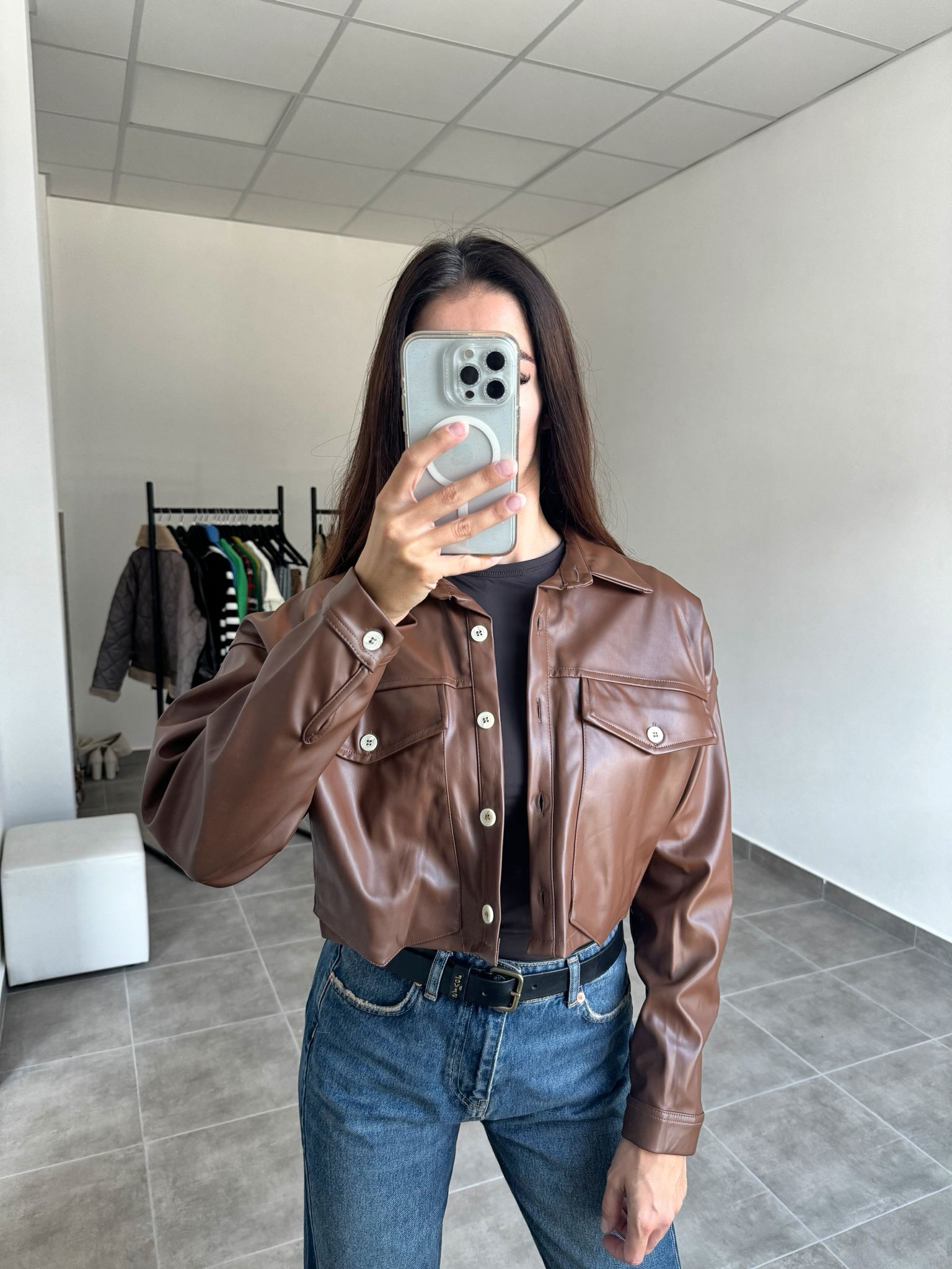 Koženková košeľa hnedá s vreckami | Cocoa