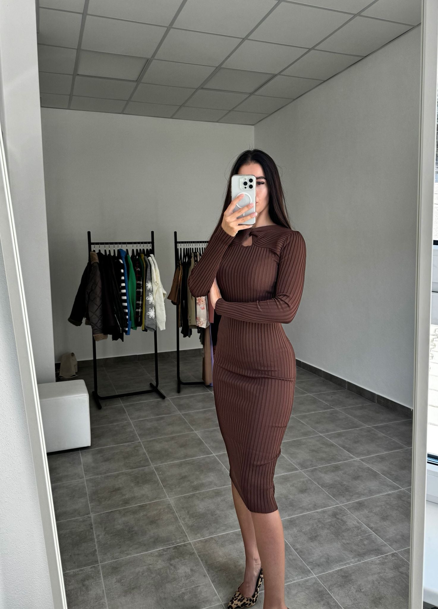 Hnedé rebrované pletené šaty s dlhým rukávom | Caramel