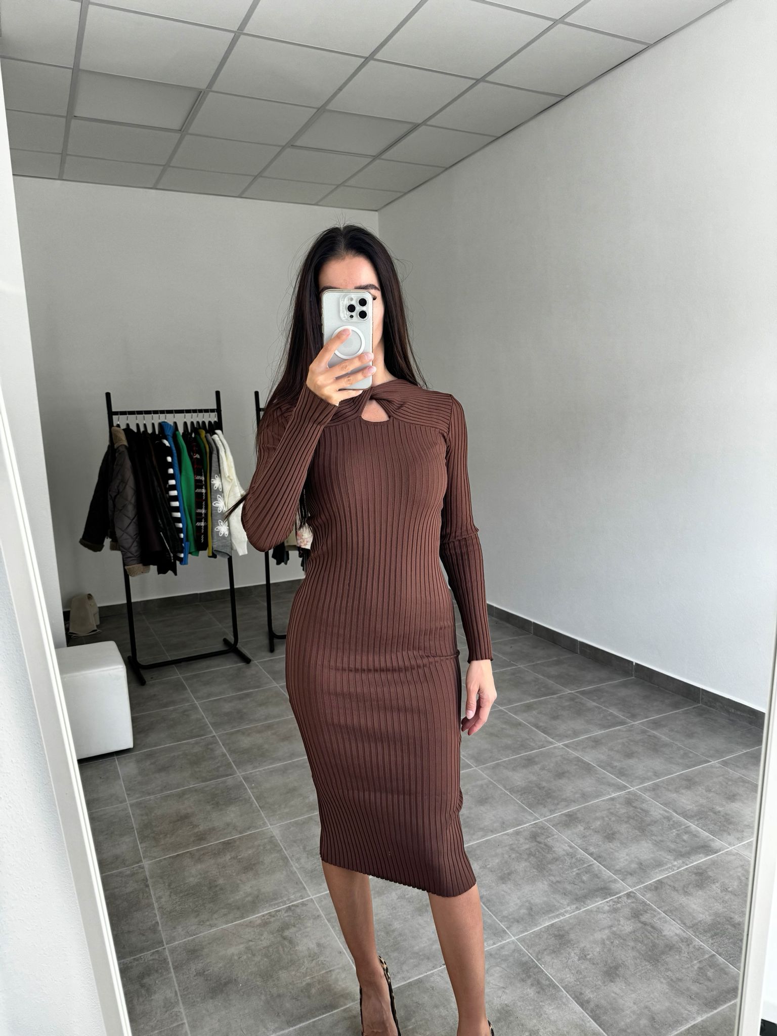 Hnedé rebrované pletené šaty s dlhým rukávom | Caramel