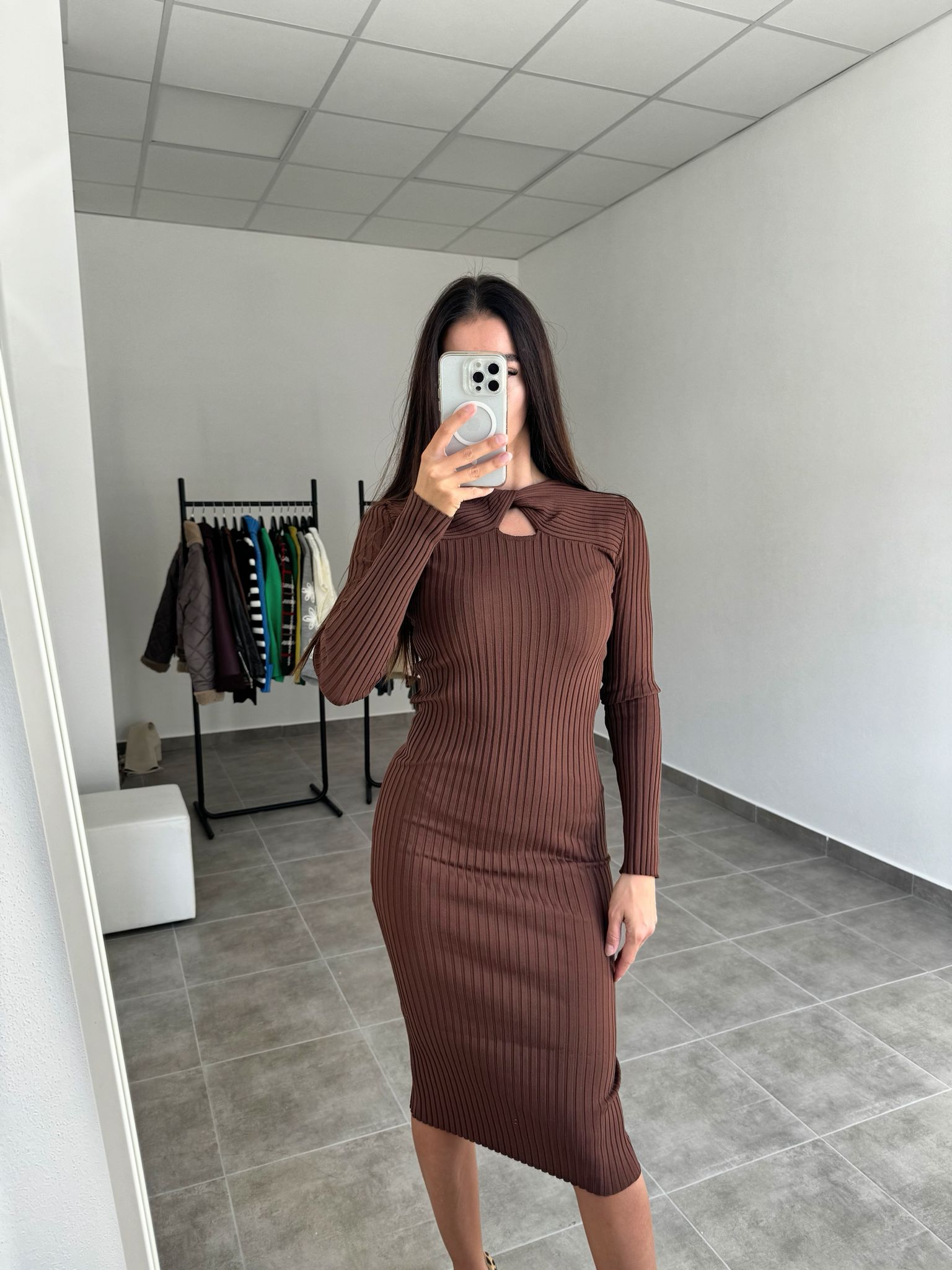 Hnedé rebrované pletené šaty s dlhým rukávom | Caramel