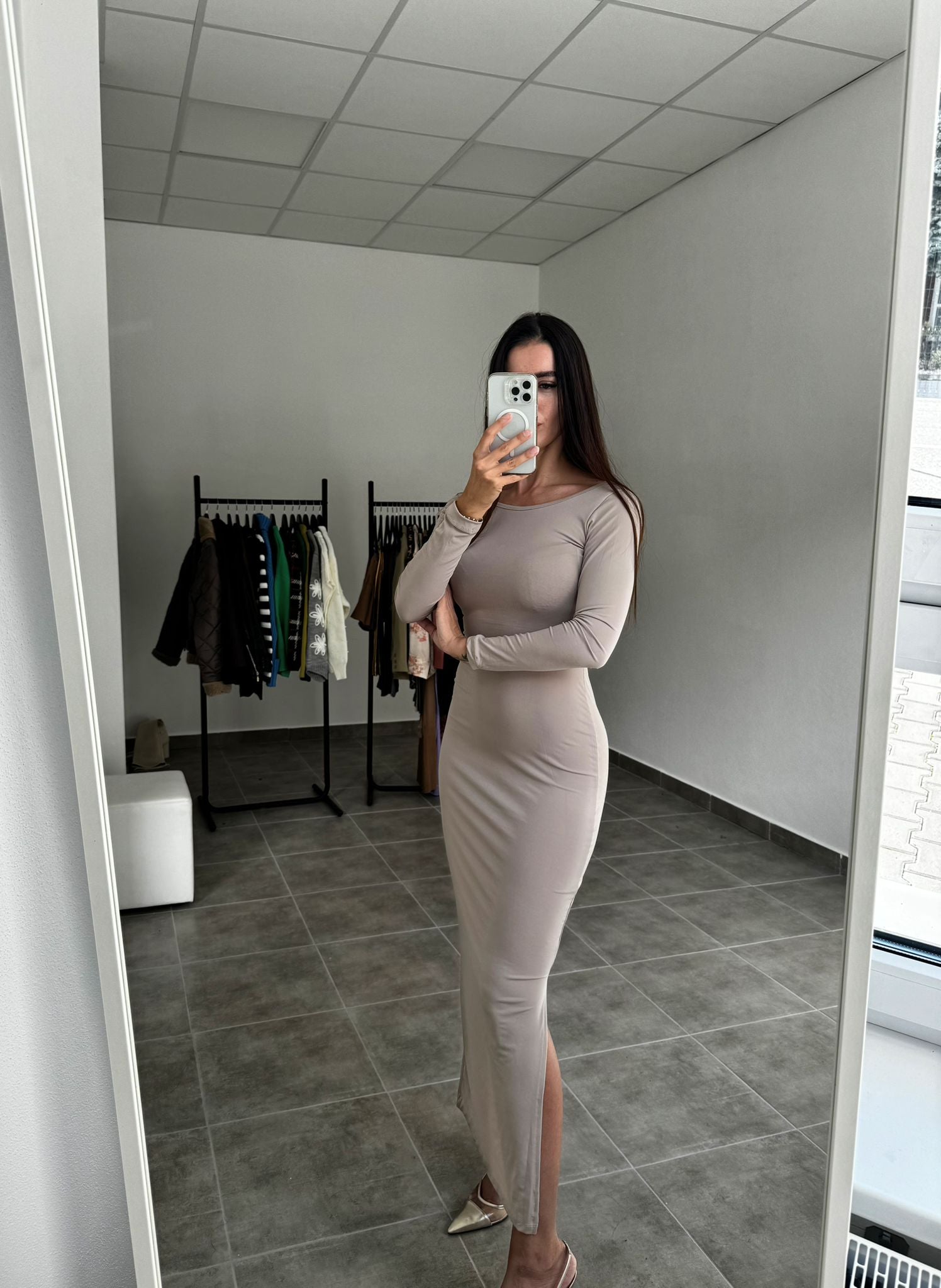 Béžové dlhé elastické šaty | Nudea