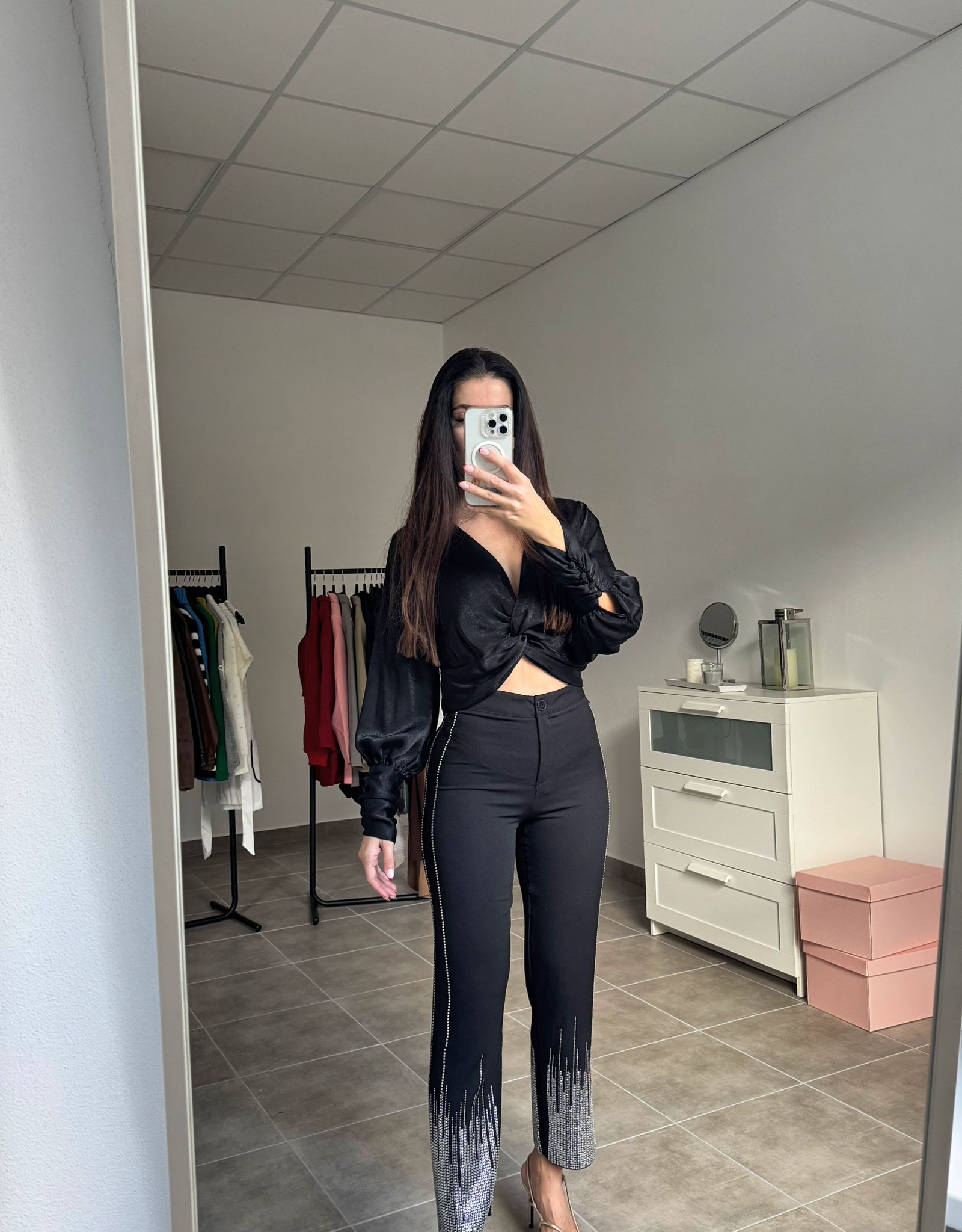 Čierne nohavice s kamienkami elegantné | Stella