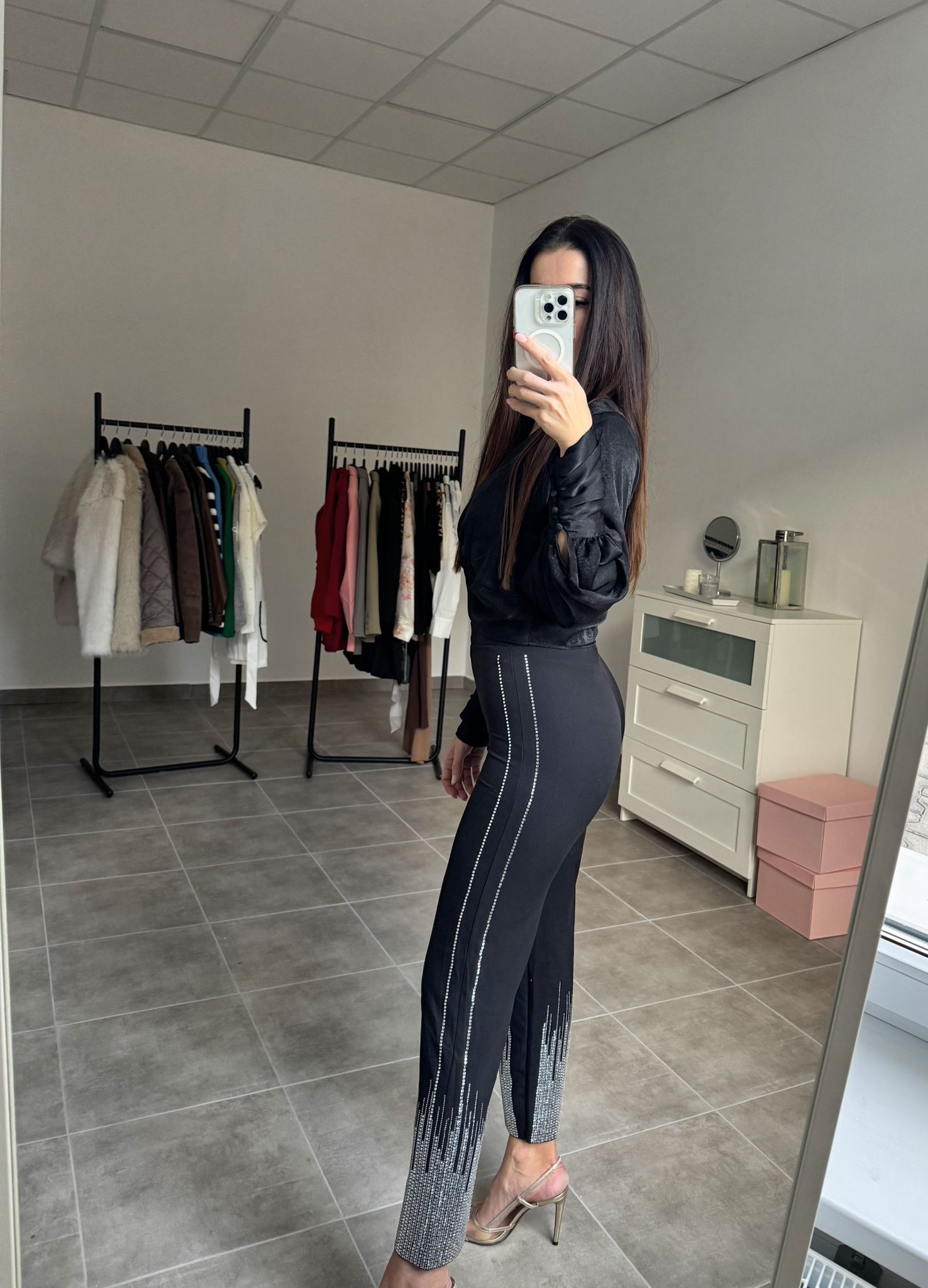 Čierne nohavice s kamienkami elegantné | Stella