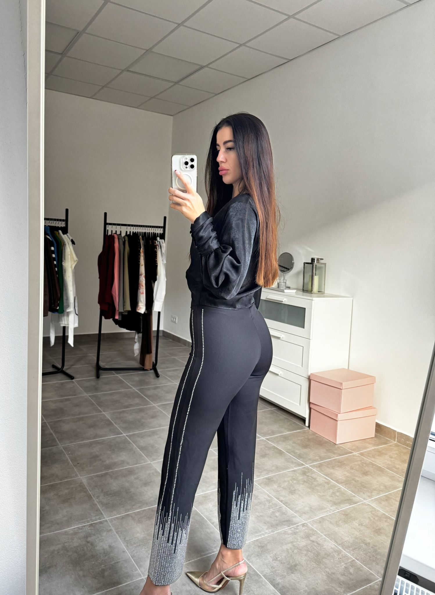 Čierne nohavice s kamienkami elegantné | Stella