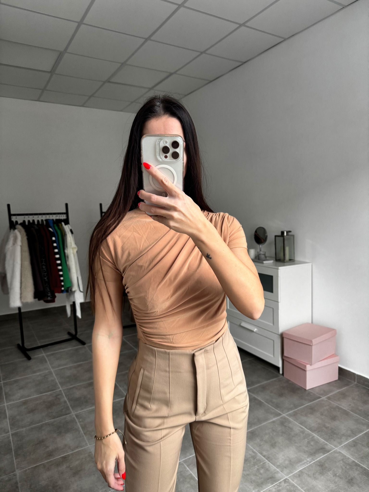 Béžový riasený top s krátkym rukávom | Latte