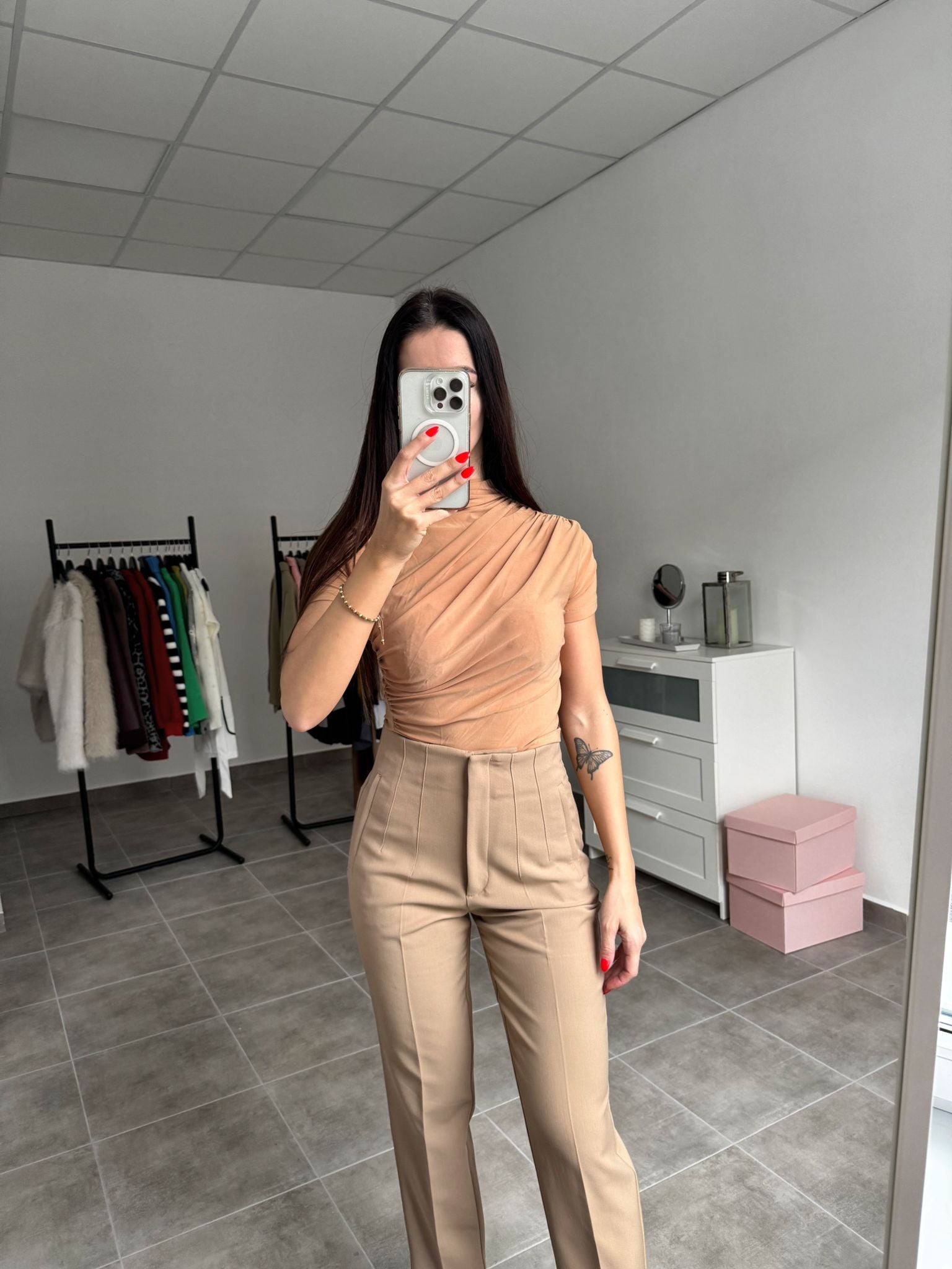 Béžový riasený top s krátkym rukávom | Latte