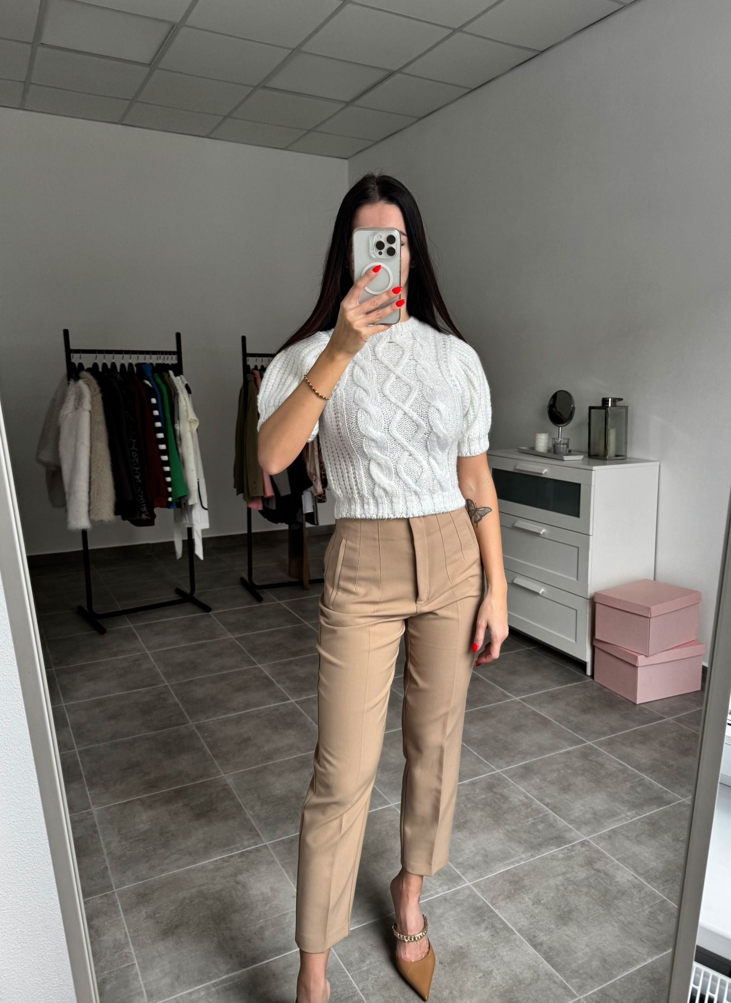 Biely pletený sveter s puff rukávmi | Cloudy