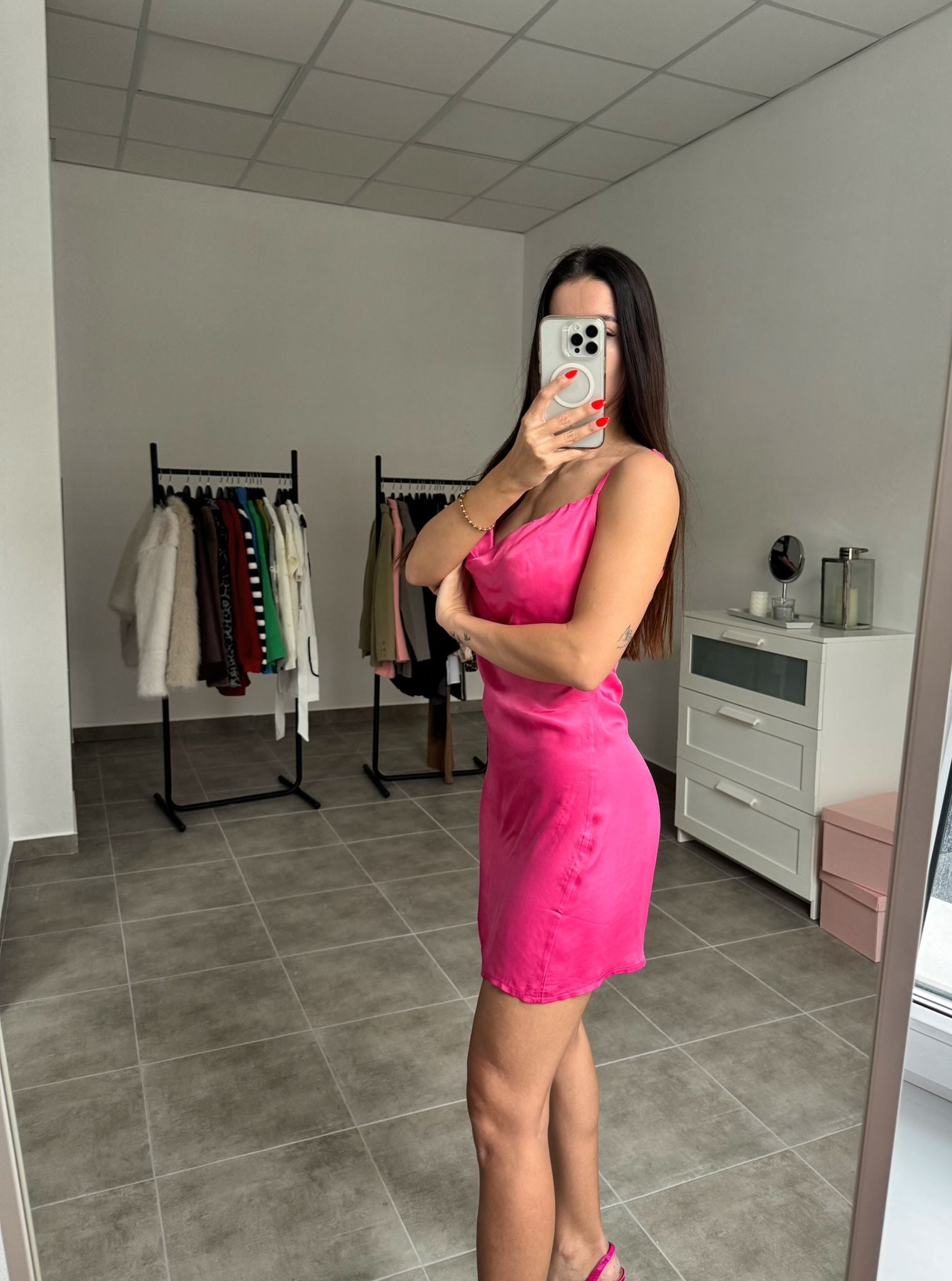 Ružové saténové mini šaty na ramienka | Candy