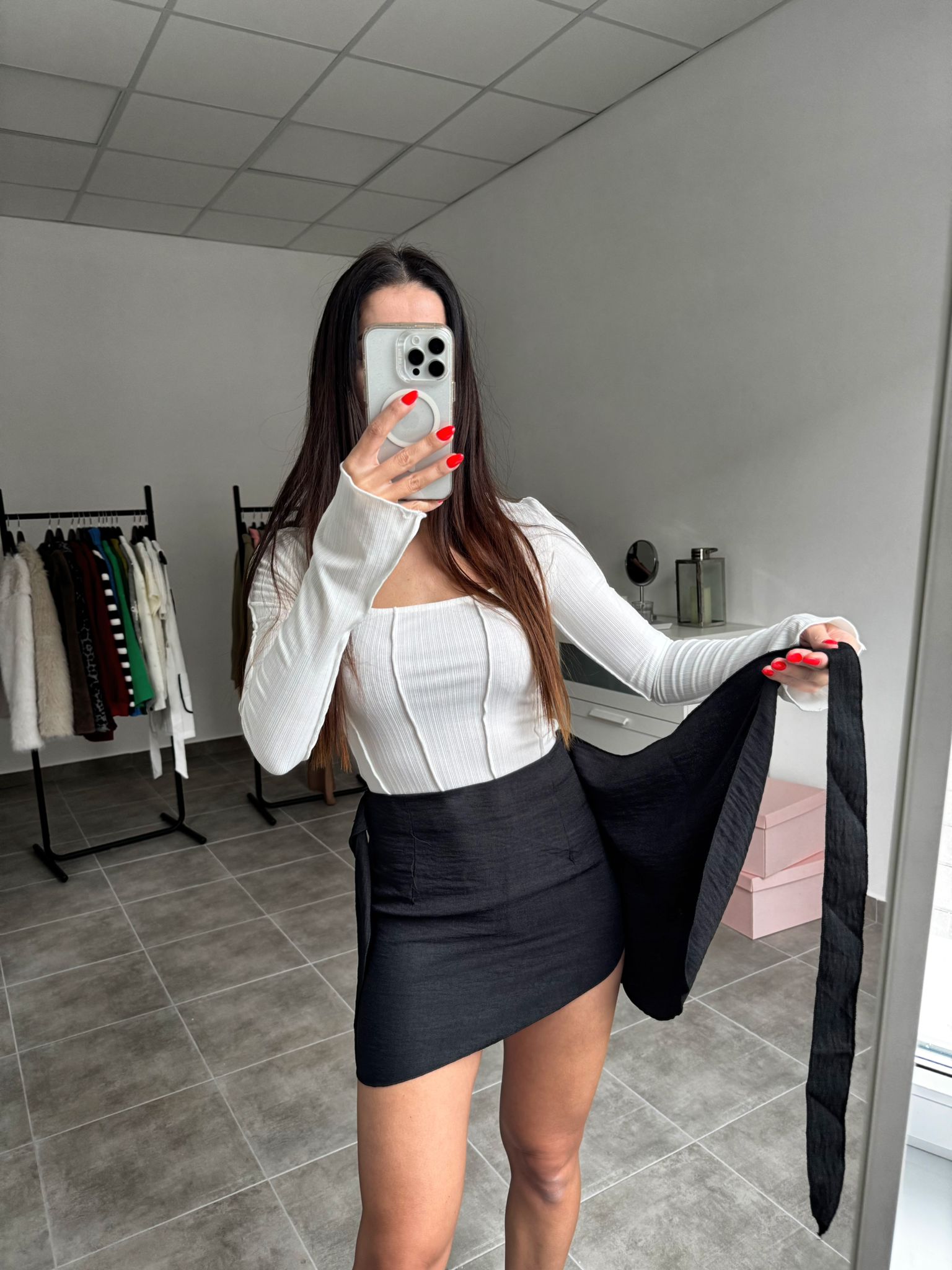 Čierna zavinovacia mini sukňa | Wrapia