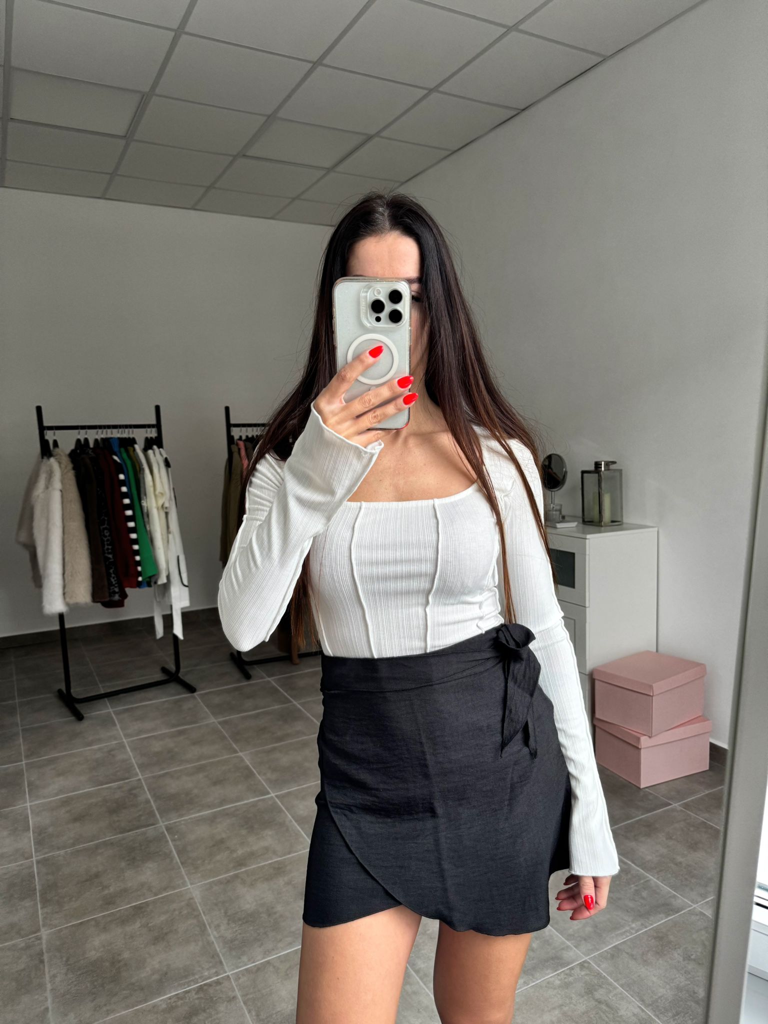 Čierna zavinovacia mini sukňa | Wrapia