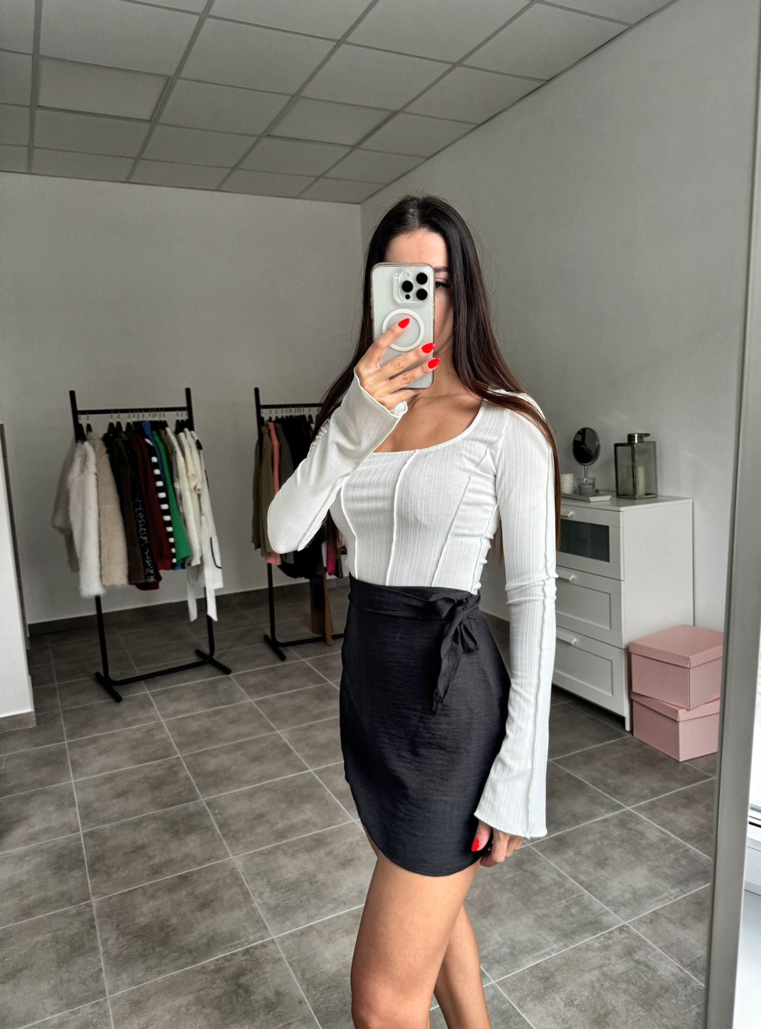 Čierna zavinovacia mini sukňa | Wrapia