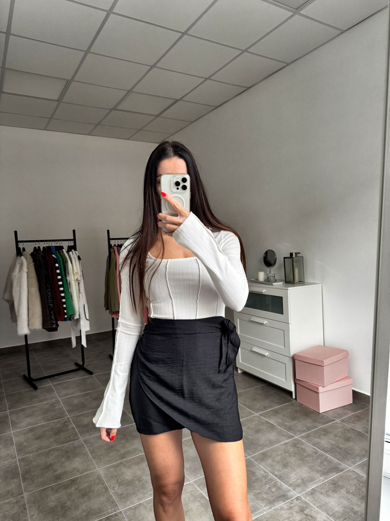 Čierna zavinovacia mini sukňa | Wrapia