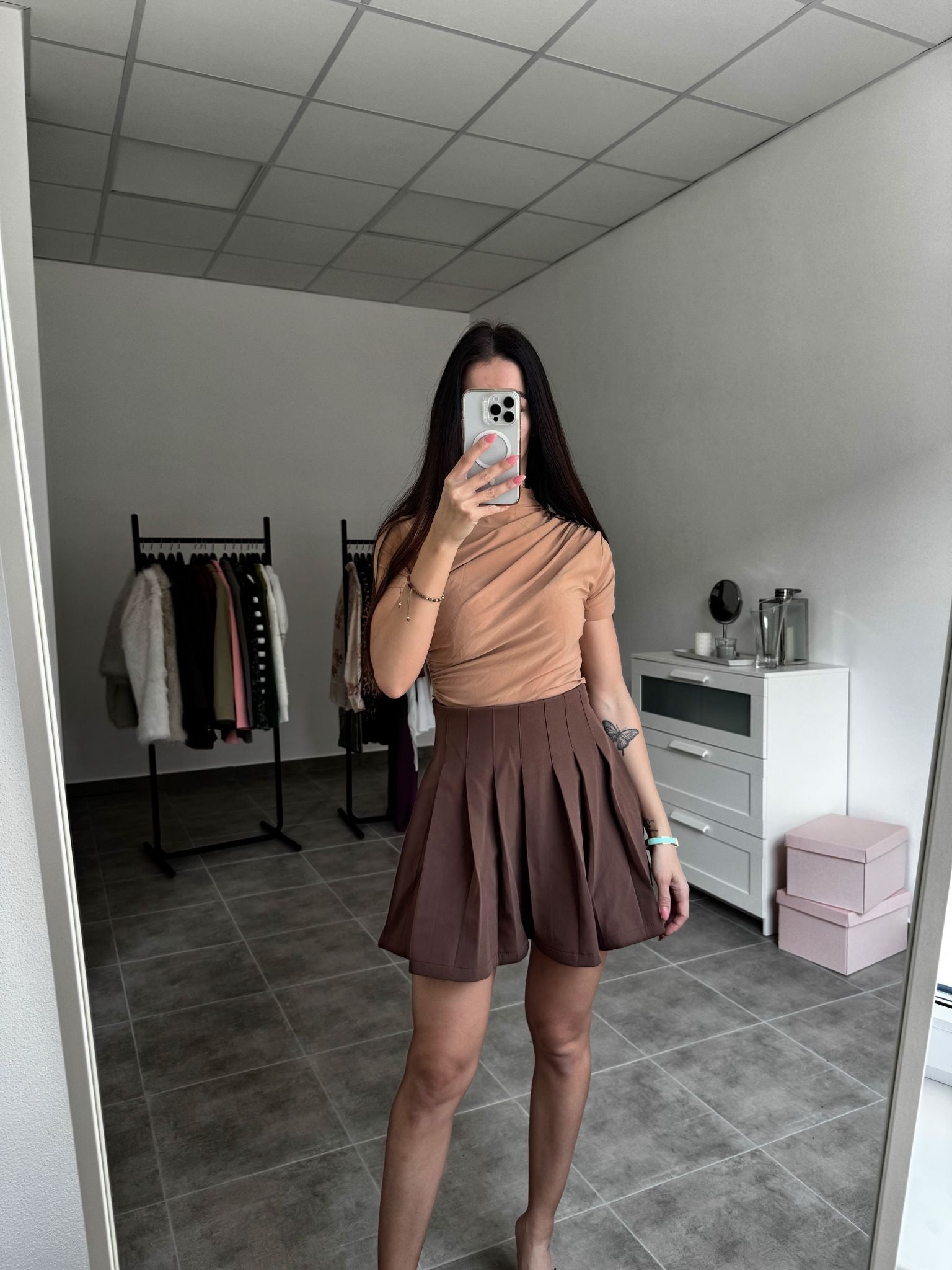 Hnedá skladaná mini sukňa na zips | Choco Pleat
