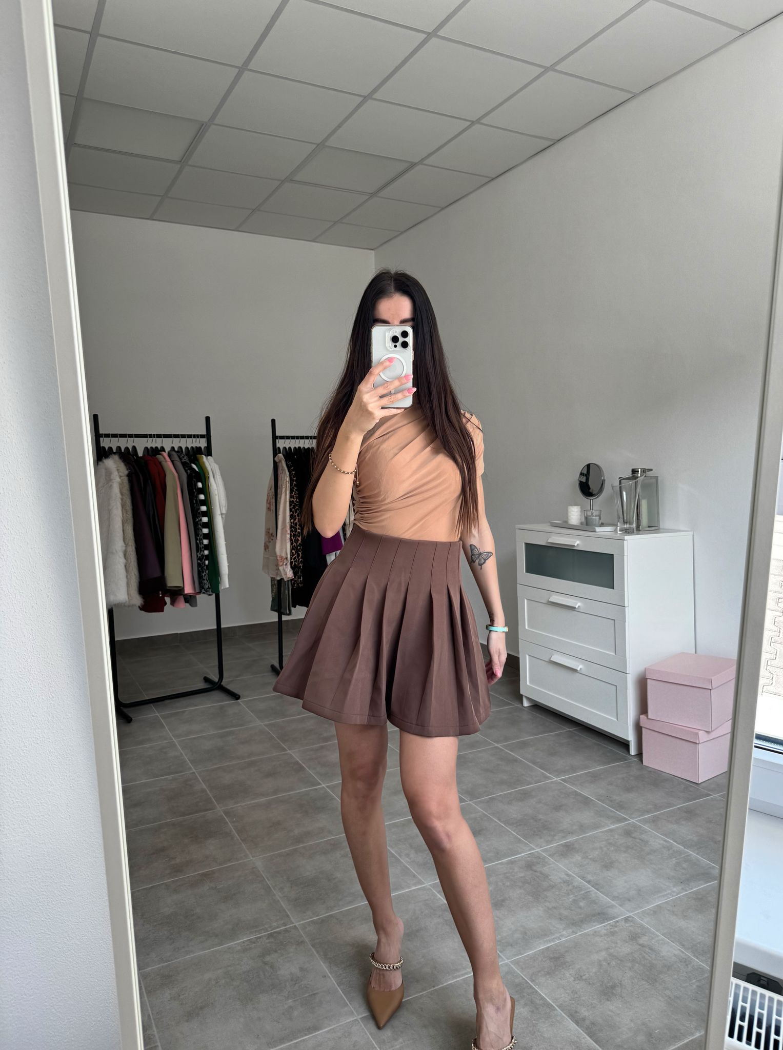 Hnedá skladaná mini sukňa na zips | Choco Pleat