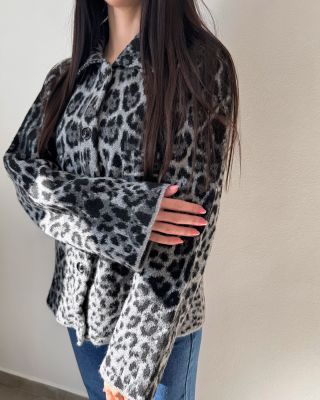 Tento sveter, vyrobený z hrubšieho materiálu, je ideálny na toto prechodné obdobie. ✨ #leopardprint #spring #fashion