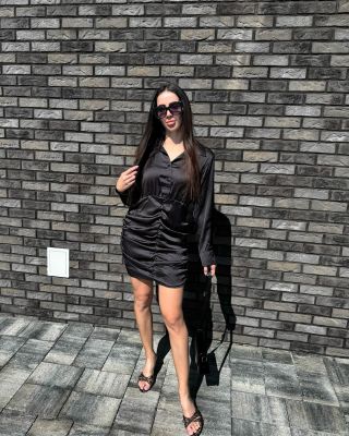 Čierne šaty by nemali chýbať v žiadnom šatníku! 🖤✨ Pridaj k nim štýlové doplnky a máš outfit, ktorý ťa nesklame! #outfit...